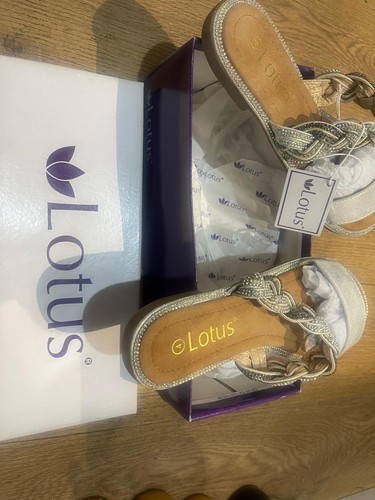 Comfortable low heel shoes - heel,