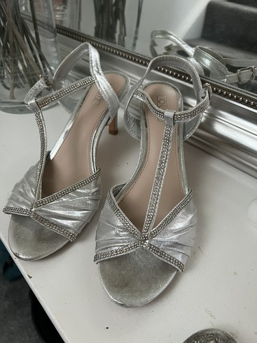 Quiz silver sandals occasion - quiz,